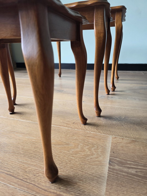 Image 1 of Elegante, antike Satztische mit Maserfurnier
