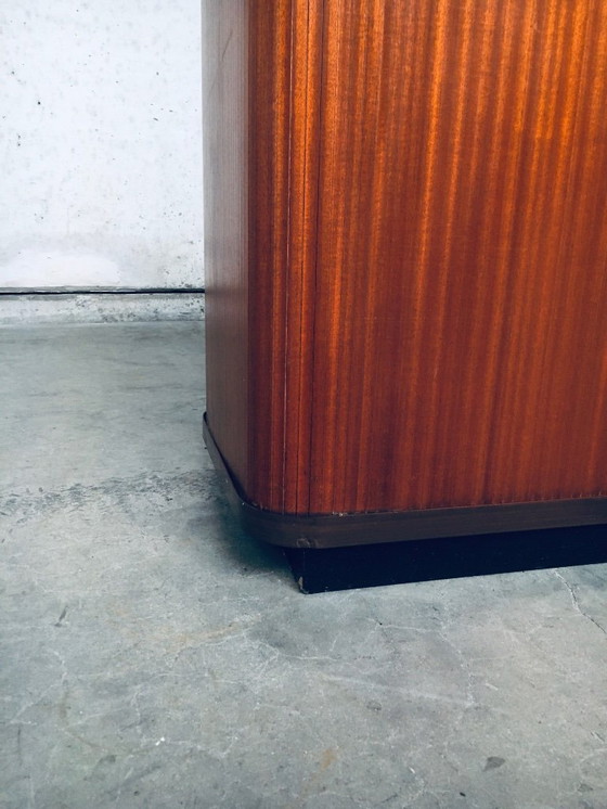 Image 1 of Archivador con puertas correderas de diseño moderno de mediados de siglo, Bélgica, años 60