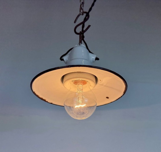 Image 1 of Industrielle Hängelampe aus grüner Emaille, 1950er