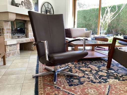 Poltrona girevole e reclinabile in pelle