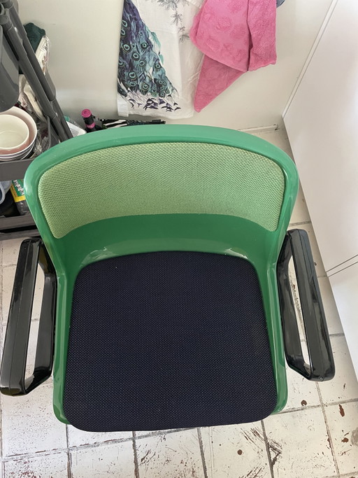Vintage Tecno bureaustoel met wieltjes – eetkamerstoelen, Plastic (photo 2 of 10)