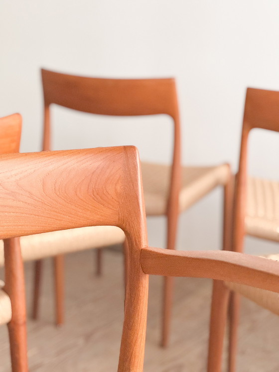 Image 1 of Mid Century Deense Teakhouten Eetkamerstoelen #57 & 77 door Niels O. Møller, J. L. Moller, Set van 10