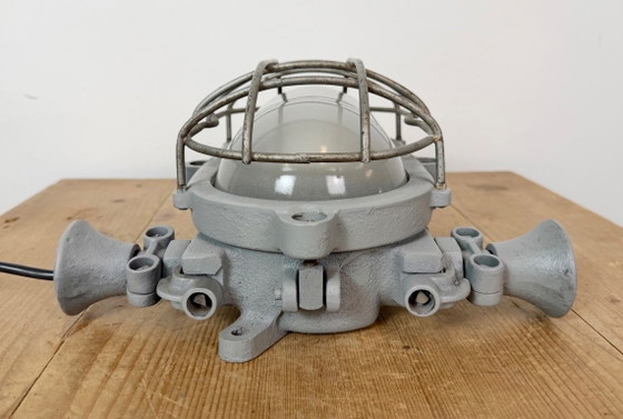 Grijze industriële gietijzeren Wandlamp van Elektrosvit, jaren 60, Wandlampen, Metaal, Glas, Vintage (foto 11 van 14)