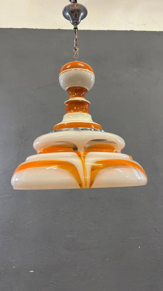 Image 1 of Italiaanse hanglamp van kunstglas, oranje en wit, handgeblazen kroonluchter, jaren 70