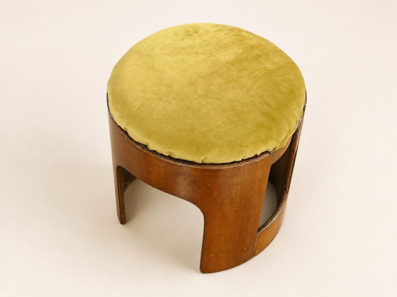 Image 1 of Pouf Sgabello Artigianale Vintage Anni ’60/’70 – Legno Curvato con Cuscino Sfoderabile in Velluto Ocra