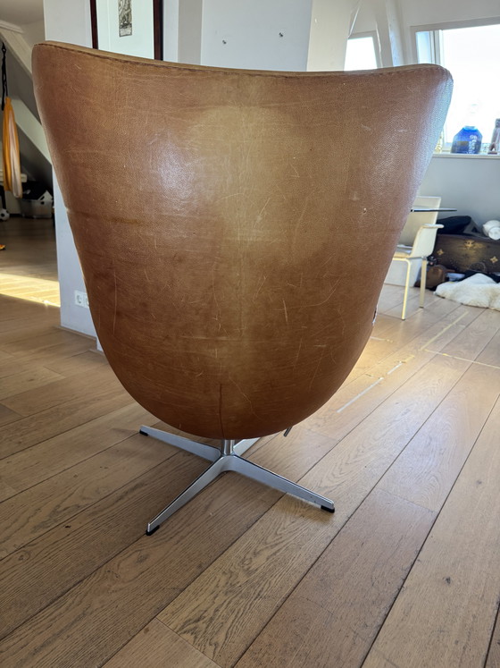 Image 1 of Arne Jacobsen Egg Chair – Fritz Hansen – Vintage leer donker walnoot – Designklassieker