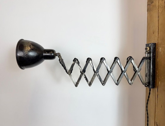 Image 1 of Industriële zwarte schaarwandlamp, jaren 1950