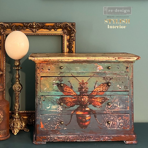 Antique chest of drawers
