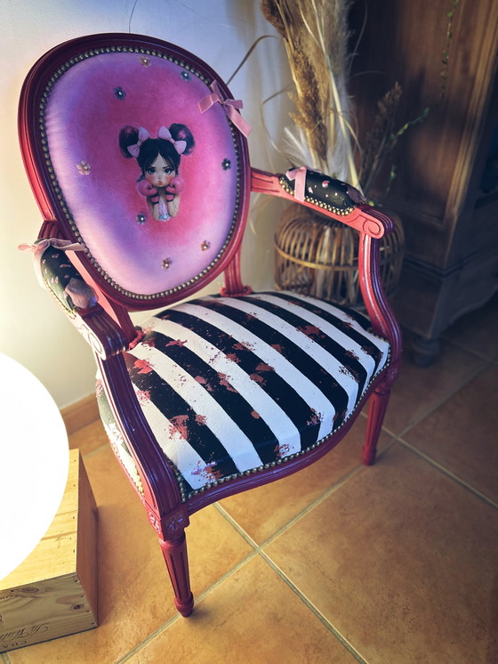 Image 1 of Fauteuil rénové pour petite fille