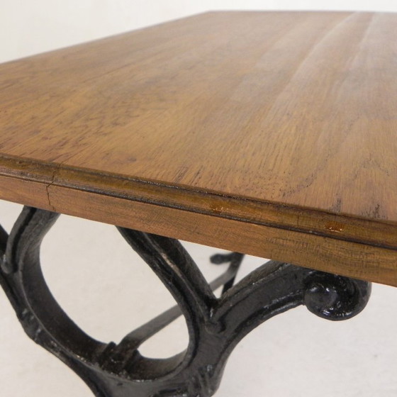 Image 1 of Table de bistrot avec plateau en chêne sur une structure en fonte, années 1930