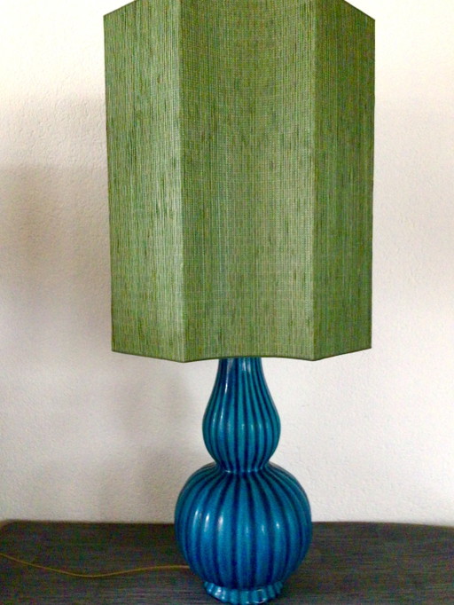 Hoge vintage tafellamp met octagonaal gevormde kap. Hoogte 90 cm – tafellampen, Ceramic, Textile
