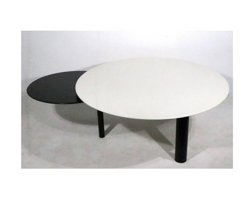 Coffee table with extendable top