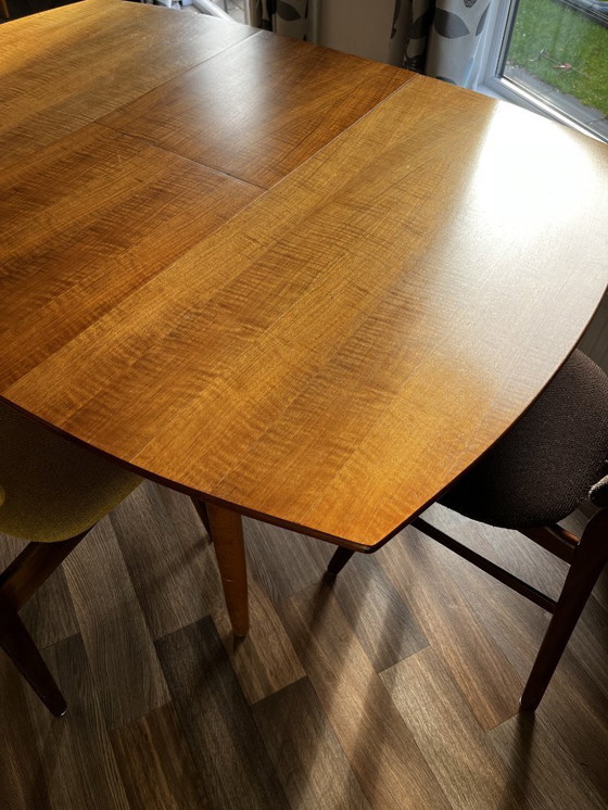 Image 1 of Vierkante uitschuifbare vintage eettafel met ronde vormen