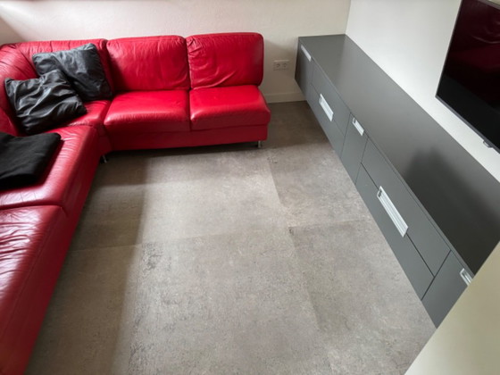 Sofá esquinero grande de piel roja – 300 × 220 cm – Piel auténtica – Sofás esquineros, Leather, Metal (photo 5 of 5)