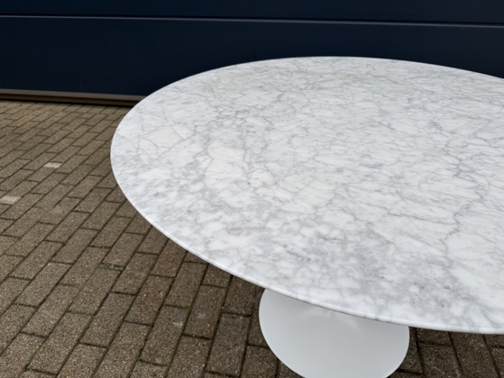 Image 1 of Originele ronde Knoll Tulip eettafel (120cm) Carrara marmer
