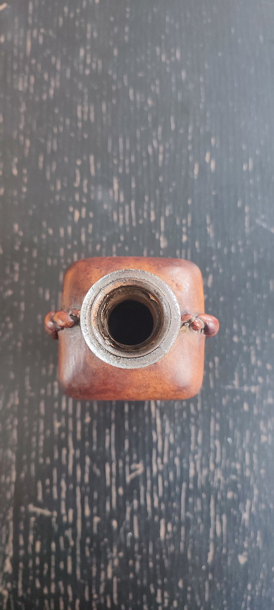 Image 1 of Antieke karaf omwikkeld met leer