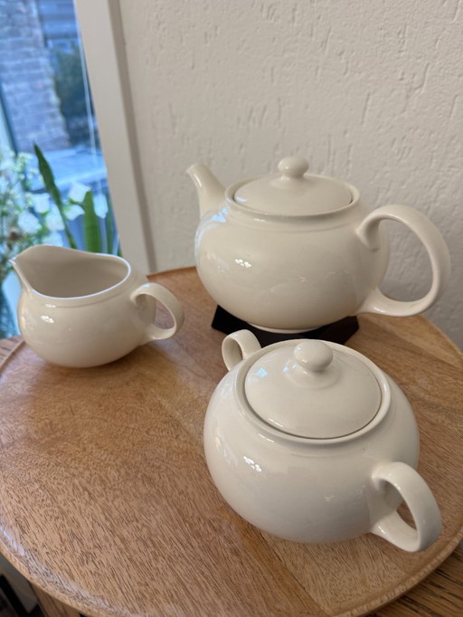Barratts tea/coffee pot, sugar bowl and milk/cream jug