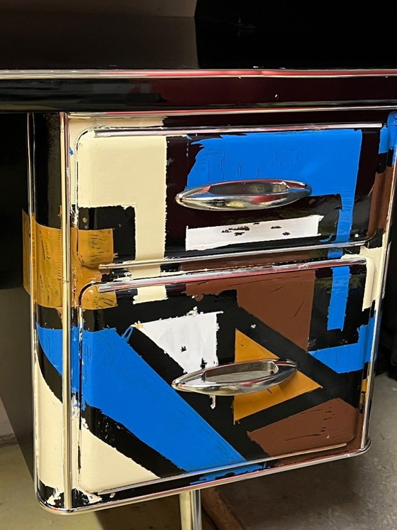 Image 1 of Escritorio Bauhaus original de la década de 1950 con 2 pinturas acrílicas a juego.