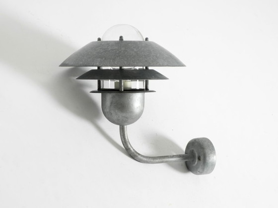 Image 1 of Prachtige Deense Nordlux buitenlamp uit de jaren 90, gemaakt van gegalvaniseerd staal met een glazen kap.