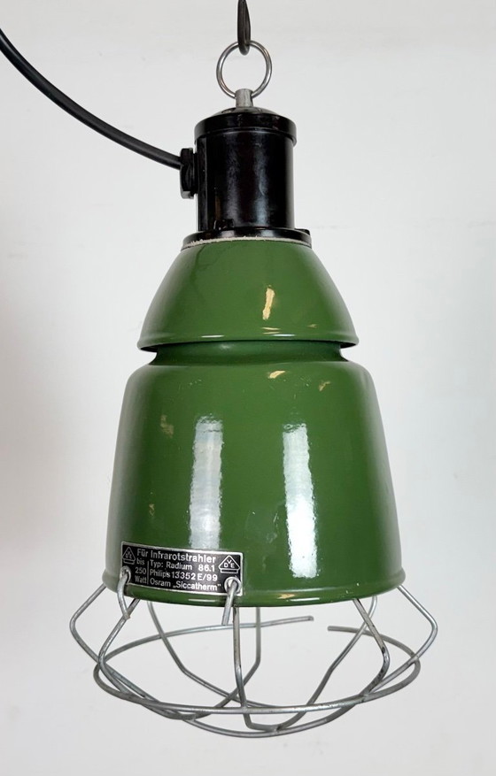 Image 1 of Lampada a sospensione industriale in smalto verde a gabbia di Philips, anni '60