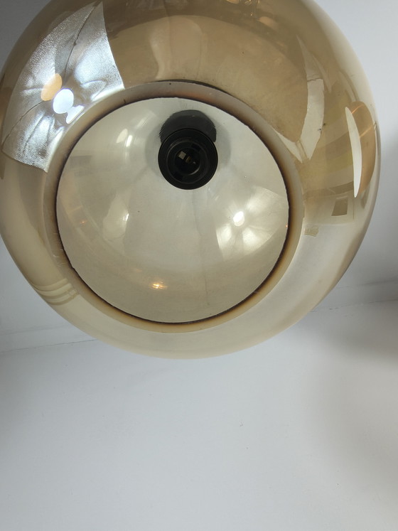 Image 1 of Lampada a sospensione a sfera in vetro color ambra champagne