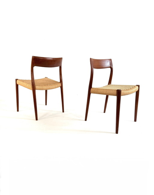 Deux chaises de salle à manger vintage, modèle n° 77, par Niels Otto Møller dans les années 1970