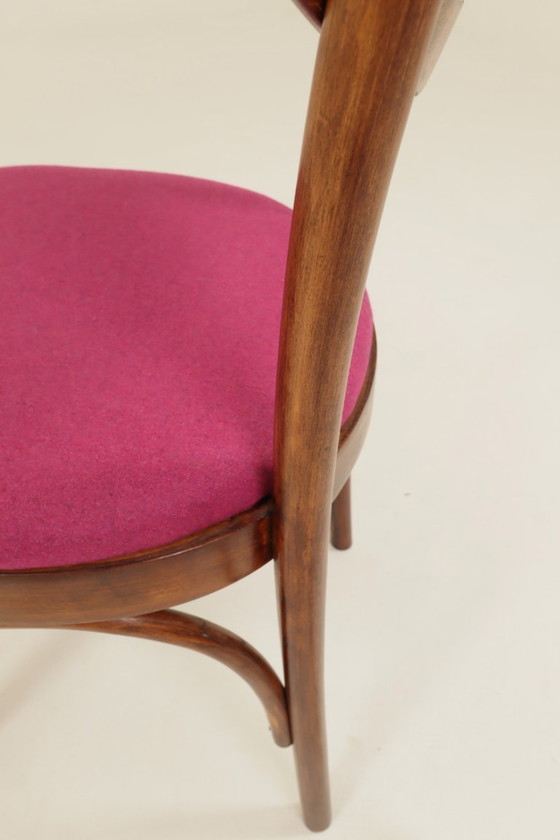 Image 1 of Vintage stoel van natuurlijk frambooskleurig wol en gebogen hout, 1960.