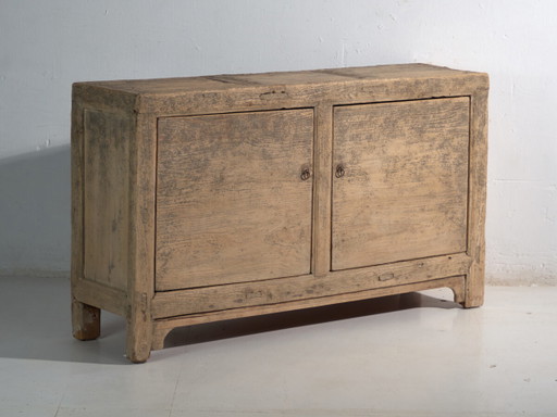 Antiek lang laag dressoir van iepenhout met twee deuren – China, circa 1950 – buffetkasten (photo 2 of 40)