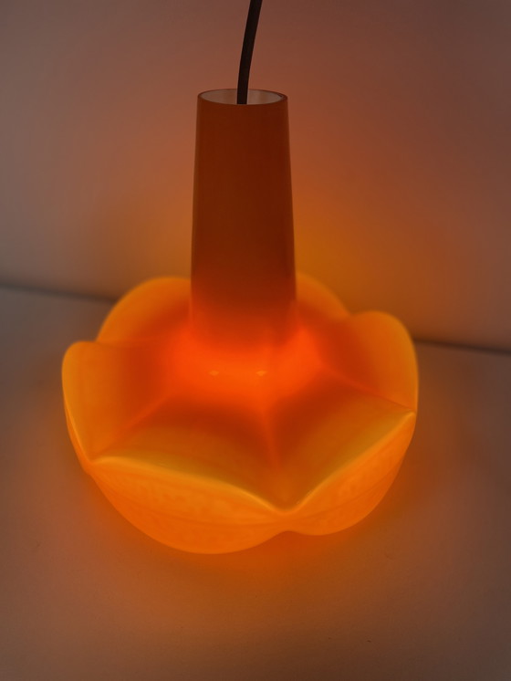 Image 1 of lampe à suspension vintage van Peill & Putzler, verre opalin oranje