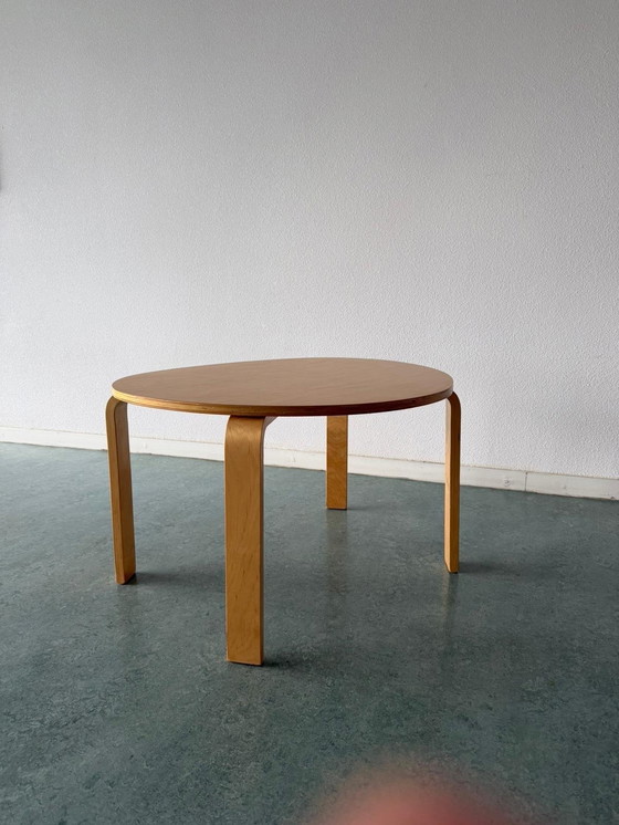 Image 1 of Vintage IKEA design salontafel Alvar Aalto style. Jaren 90  Een zeldzaam vroeg IKEA designstuk met gebogen poten geïnspireerd op