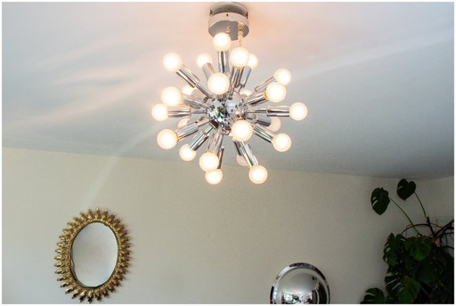 Lámpara de araña Sputnik, acero cromado, 24 luces, excelente estado.
