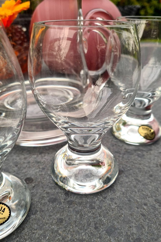 Image 1 of Pavel Hlava für Bohemia Crystalalex - Modell Gina- kleine Weingläser im 6er-Set mit schwerem Glasausgießer