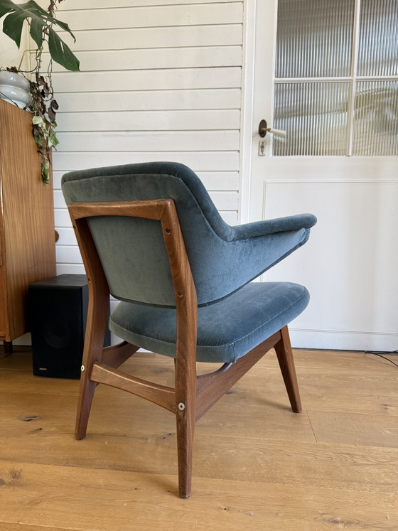 Louis van Teeffelen for Wébé “Wing” armchair – Velvet, Wood (photo 5 of 7)