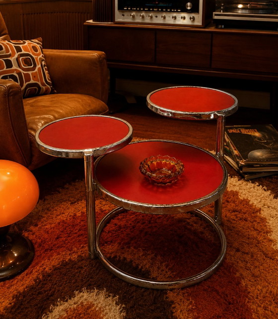 Dreistöckiger Couchtisch aus Glas mit verchromtem Stahlgestell aus den 1970er Jahren. – Couchtische, Chrome (photo 8 of 9)