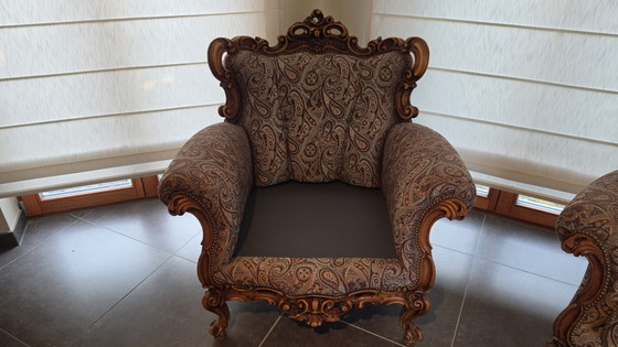 Image 1 of Ensemble de salon baroque trois pièces – Canapé trois places et deux fauteuils – Motifs cachemire