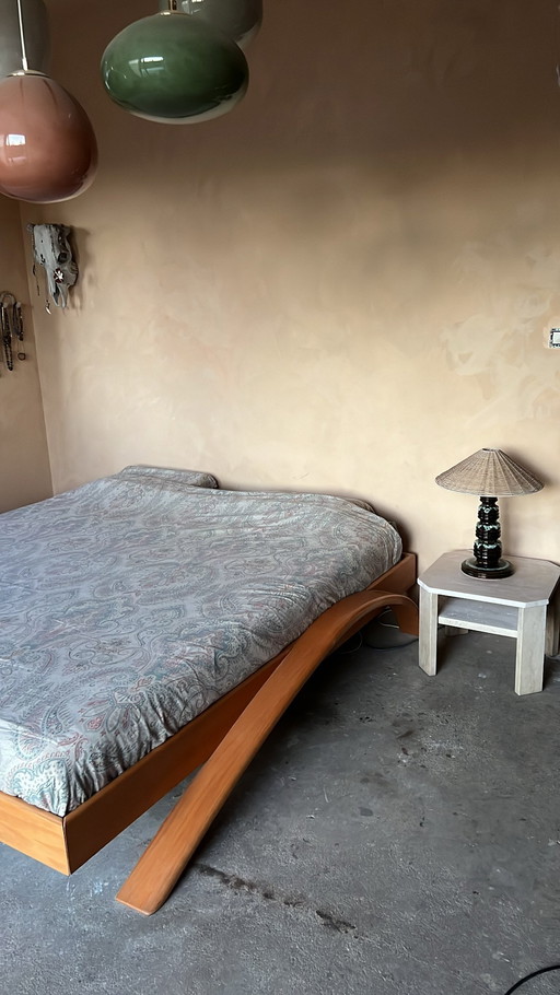 Lit design, matelas 180x200 en bois massif