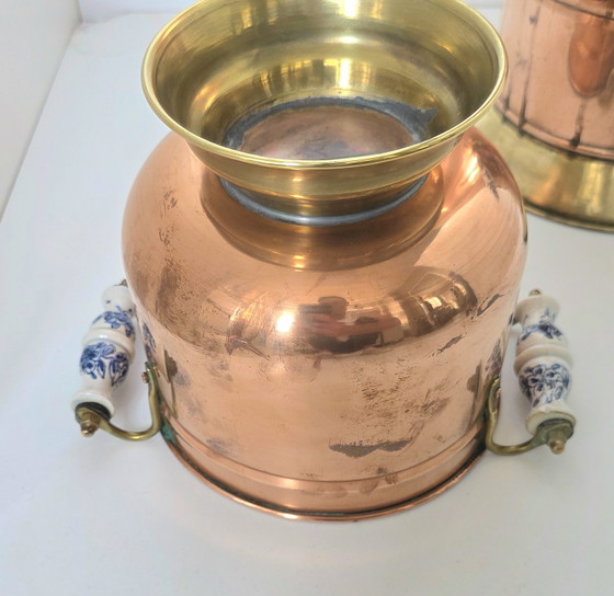 Vintage Nederlandse paraplubak en plantenbakset van koper en messing - Delftsblauwe handgrepen – Copper (photo 10 of 12)