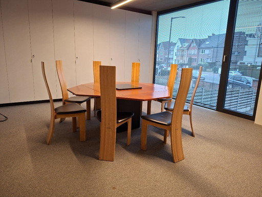 Mesa de comedor de diseño circular Van Den Berghe-Pauvers con 8 sillas | Diseño icónico belga