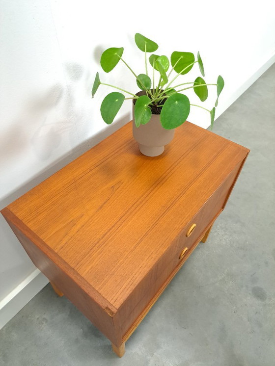 Image 1 of pequeña cómoda de teca de Suecia