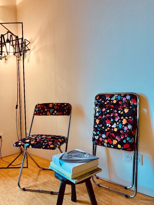 Een paar vintage klapstoelen "The Vitamins"