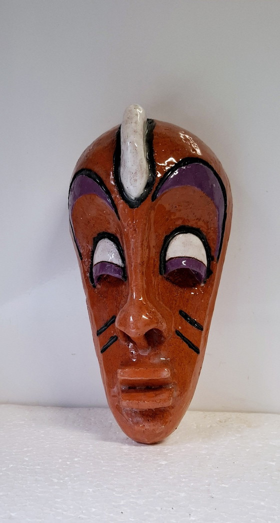 Image 1 of Masque africain en céramique .