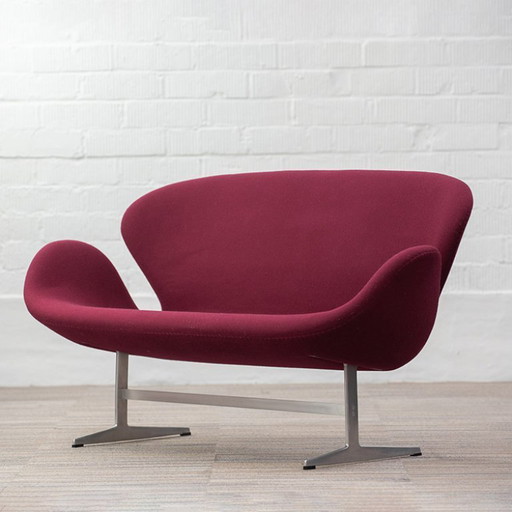 Fritz Hansen Schwanen-Sofa, 2-Sitzer