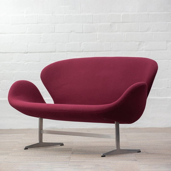 Image 1 of Fritz Hansen Schwanen-Sofa, 2-Sitzer