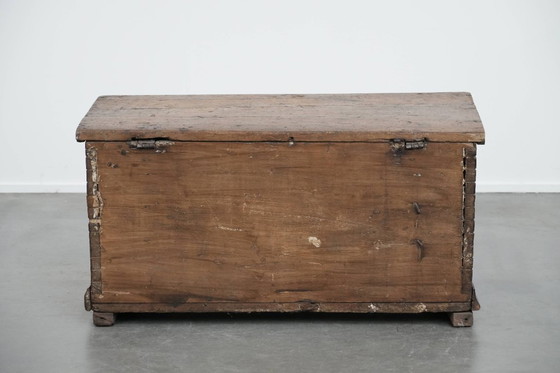 Image 1 of Antique Spanish chest made of walnut wood with beautiful carvings