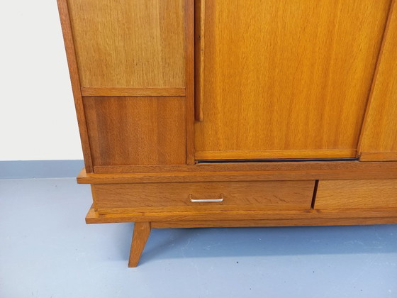 Image 1 of Vintage eikenhouten kledingkast uit de jaren 60