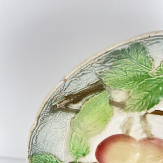 Image 1 of Set aus 4 KG St. Clément Barbotine Obsttellern (Kirsche, Mirabelle, Traube, Birne), Ende des 19. bis Anfang des 20. Jahrhunderts