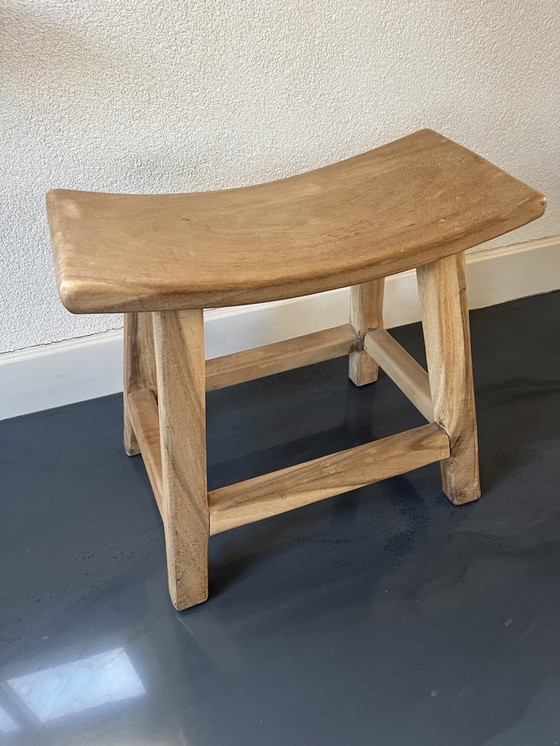 Image 1 of Teak houten kruk