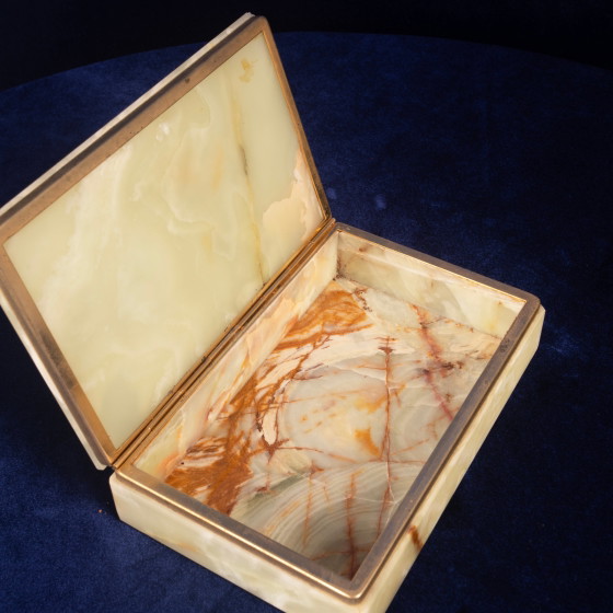 Portagioie rettangolare vintage italiano in onice e ottone con coperchio a cerniera, anni '70 (photo 11 of 19)