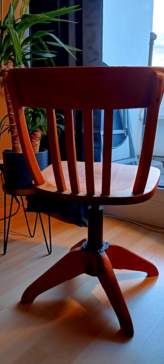 Image 1 of Originele Stoll draaistoel met veermechanisme / gerestaureerd en functioneel