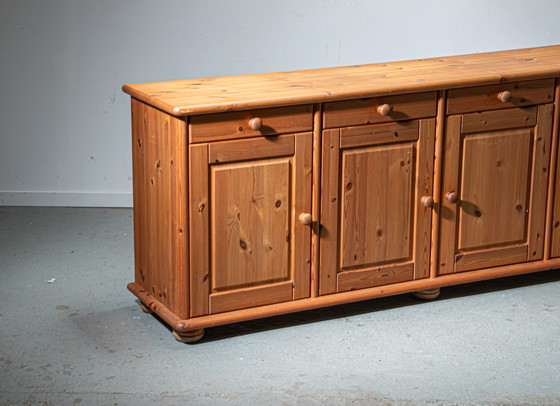 Image 1 of Deens grenen dressoir uit de jaren 1980